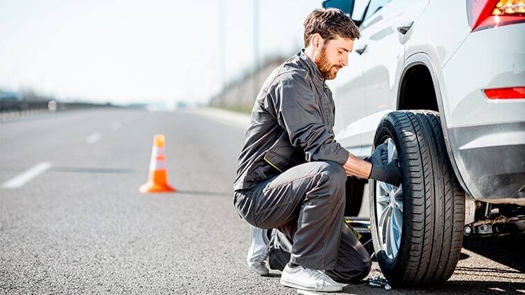 Benefits of Choosing the Roadside Assistance Cover in Your Car Insurance Plan