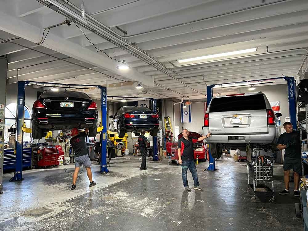 How Technicians Handle Blown Interior Light Fuses